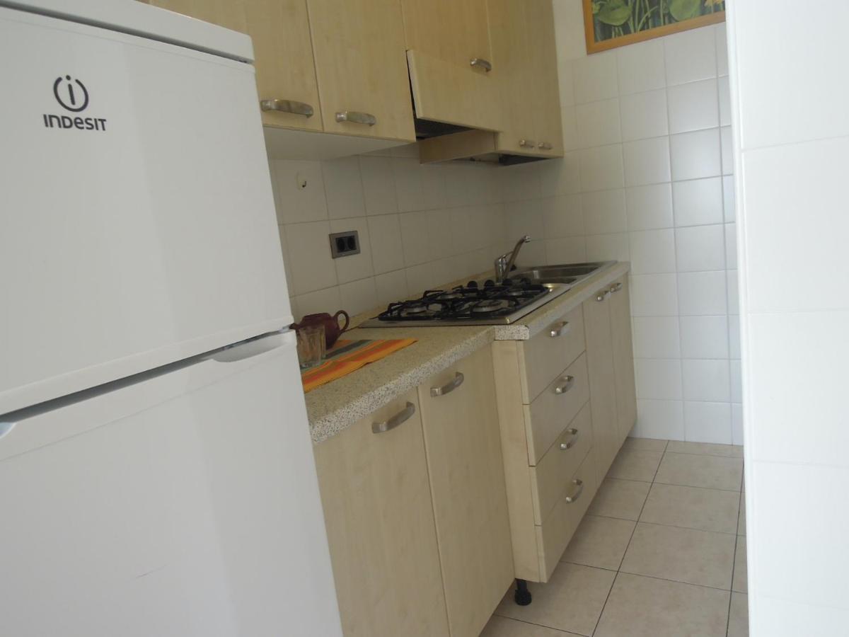 Homely 1 Bedroom Flat With Side Sea View *